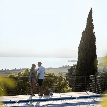 Mysummer Lakeside With Pool And Hot Tub Villa