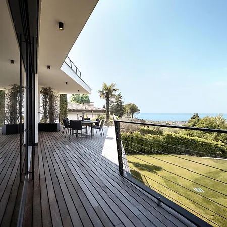 Mysummer Lakeside With Pool And Hot Tub Villa *
