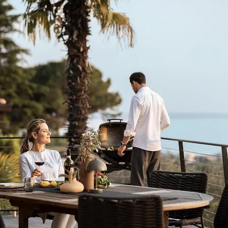 Mysummer Lakeside With Pool And Hot Tub Villa *