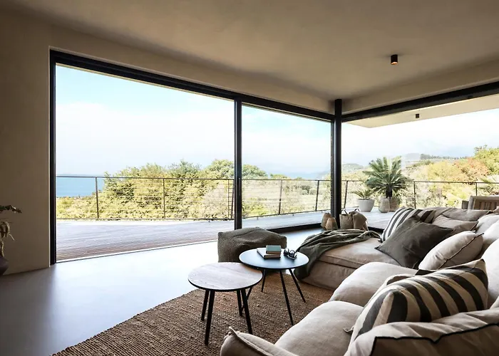 My Summer Lakeside With Pool And Hot Tub Μπαρντολίνο