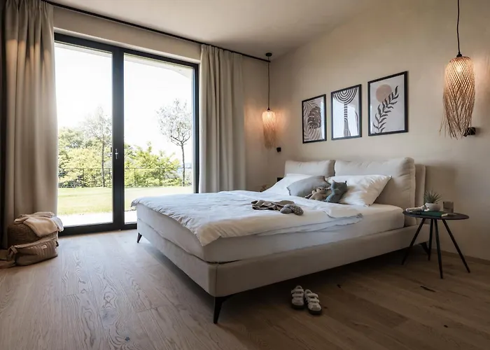 My Summer Lakeside With Pool And Hot Tub *