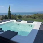 My Summer Lakeside With Pool And Hot Tub Villa